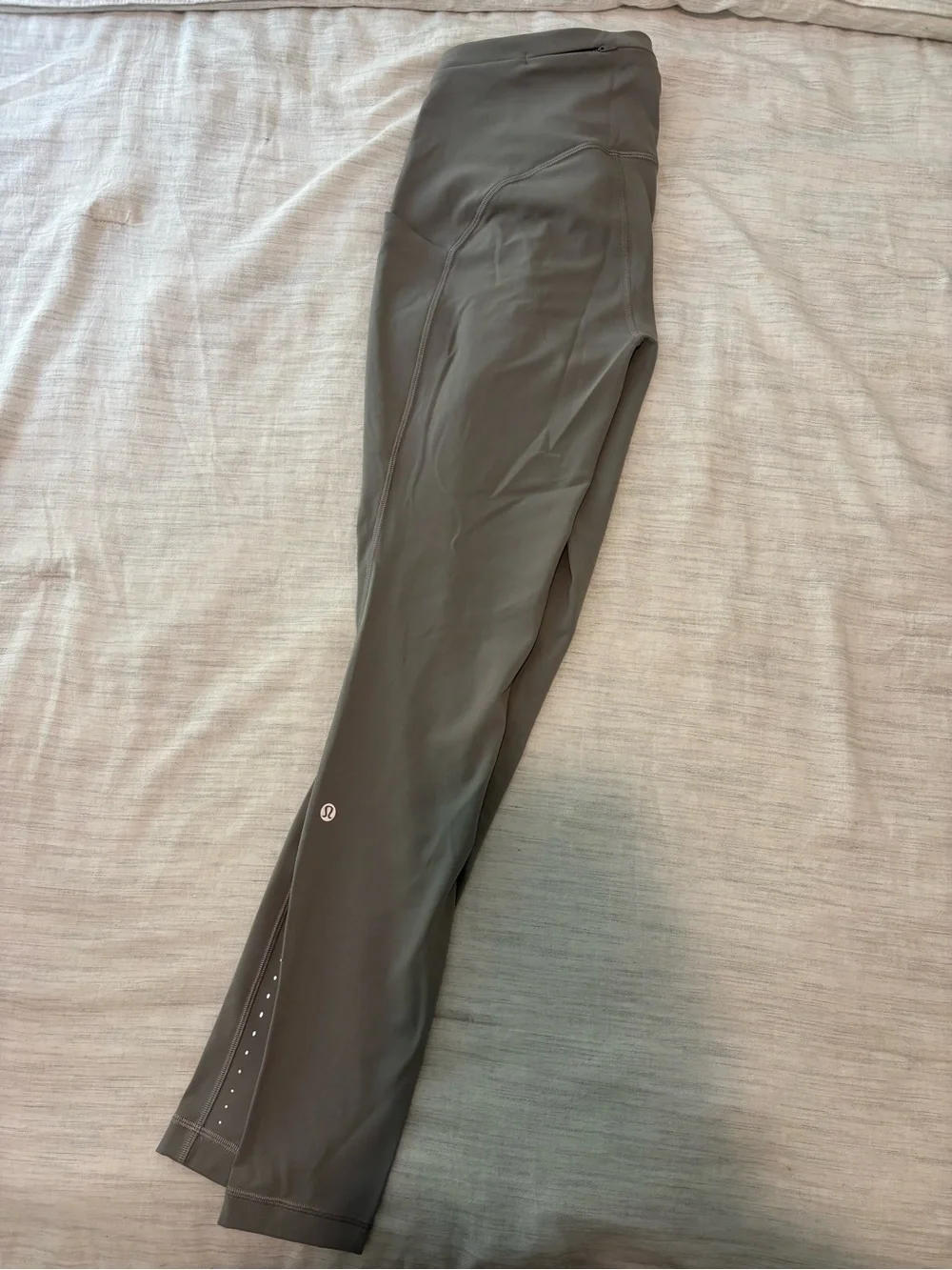 lululemon athletica Women’s leggings- Gray Reflective Dot